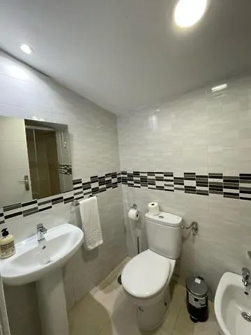Chalet Pension Rooms Abril Madrid Guest house
