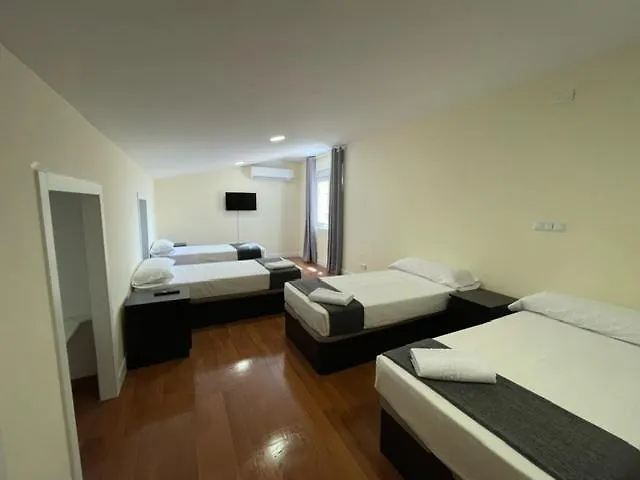 Guest house Chalet Pension Rooms Abril Madrid