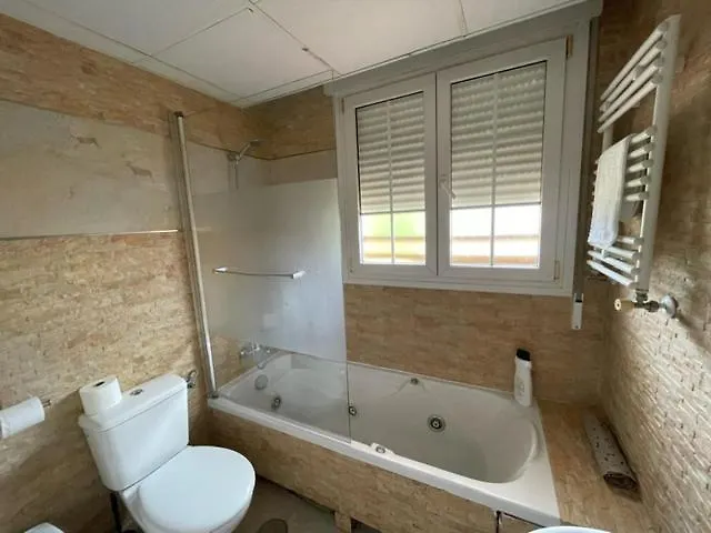 Guest house Chalet Pension Rooms Abril Madrid
