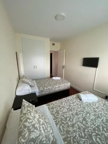 Guest house Chalet Pension Rooms Abril Madrid Spain