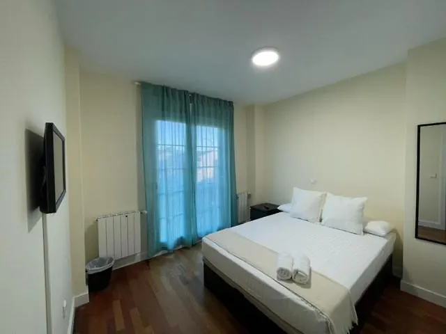 Chalet Pension Rooms Abril Madrid Guest house