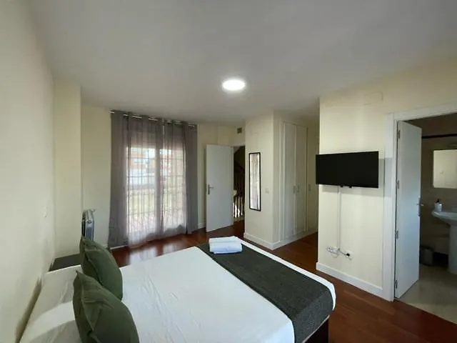 Chalet Pension Rooms Abril Madrid Guest house